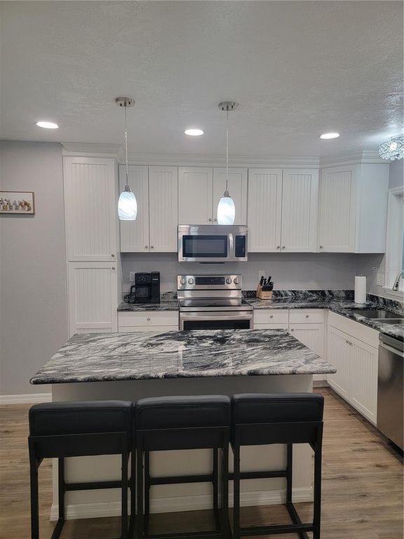 Image 37 of property listing at 516 1ST AVENUE E, Bradenton, FL 34208
