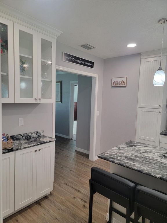 Image 38 of property listing at 516 1ST AVENUE E, Bradenton, FL 34208