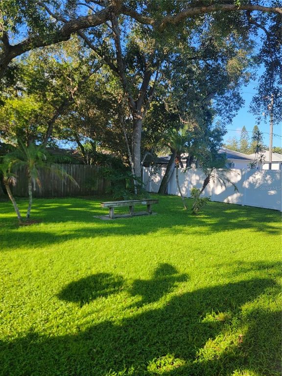 Image 50 of property listing at 516 1ST AVENUE E, Bradenton, FL 34208