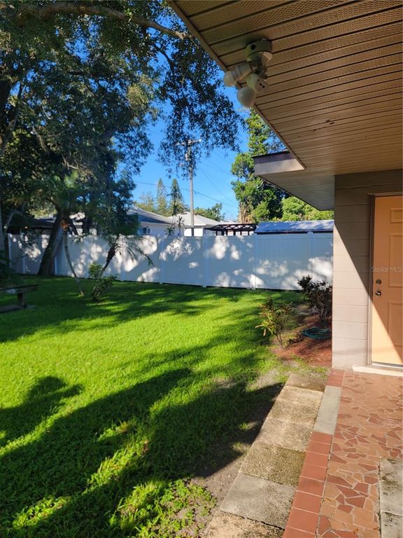 Image 51 of property listing at 516 1ST AVENUE E, Bradenton, FL 34208