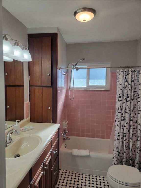 Image 61 of property listing at 516 1ST AVENUE E, Bradenton, FL 34208