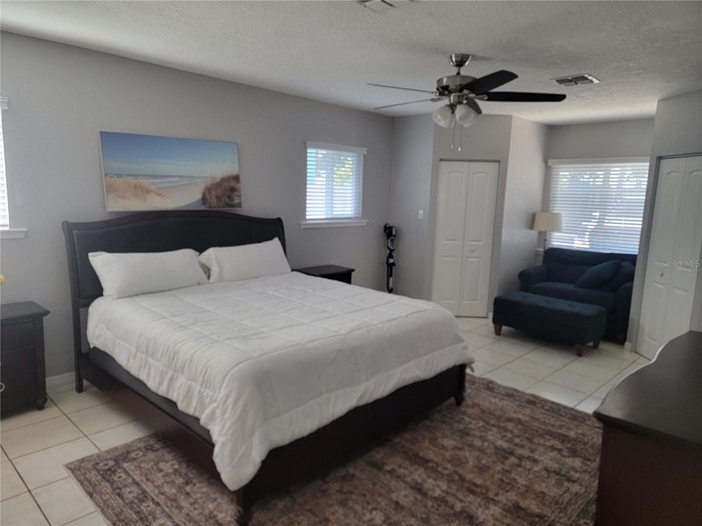 Image 8 of property listing at 516 1ST AVENUE E, Bradenton, FL 34208
