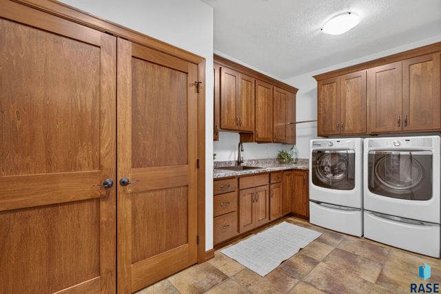 3001 W Old Yankton Rd Road, Sioux Falls, SD 57108