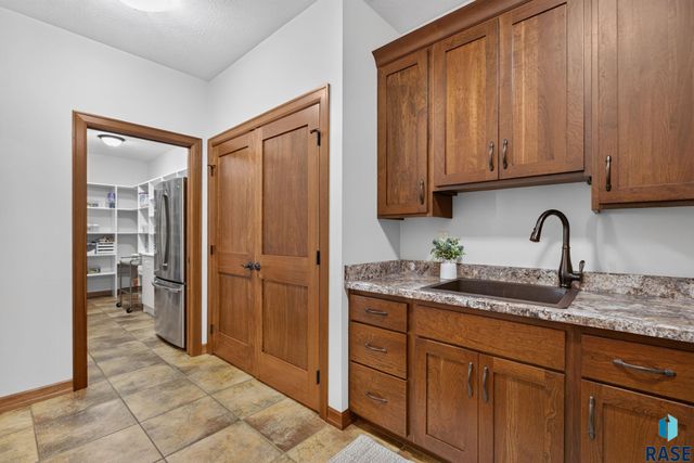 3001 W Old Yankton Rd Road, Sioux Falls, SD 57108