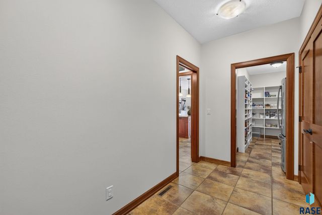 3001 W Old Yankton Rd Road, Sioux Falls, SD 57108