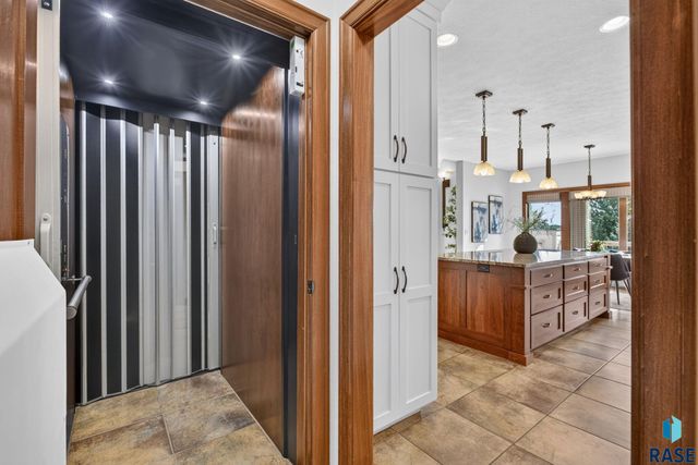 3001 W Old Yankton Rd Road, Sioux Falls, SD 57108