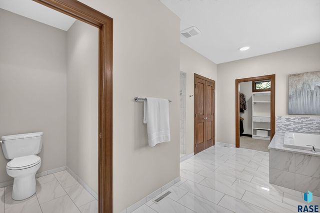 3001 W Old Yankton Rd Road, Sioux Falls, SD 57108