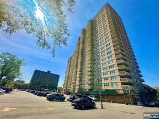 555 North Avenue 4C, Fort Lee, NJ 07024