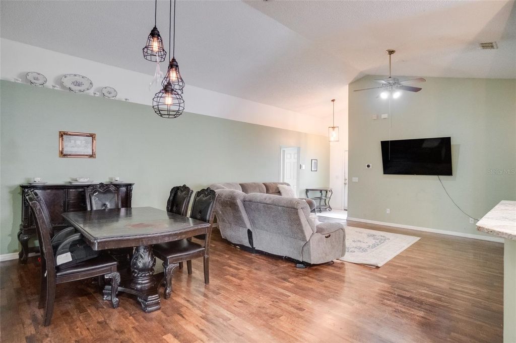 Image 4 of property listing at 220 BAY STREET, Apopka, FL 32712