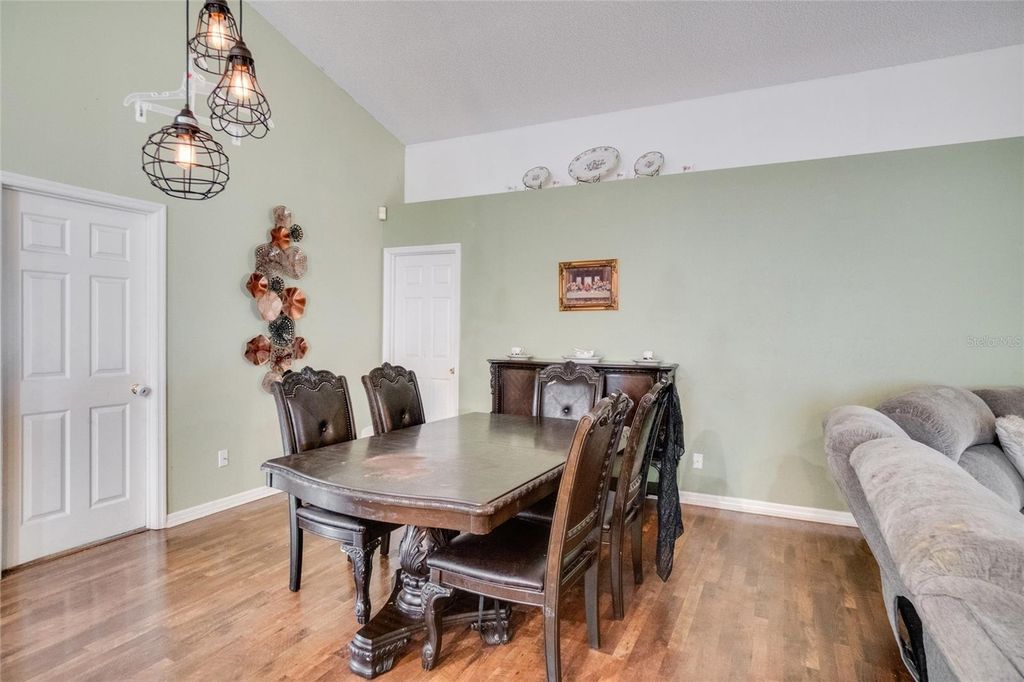 Image 5 of property listing at 220 BAY STREET, Apopka, FL 32712