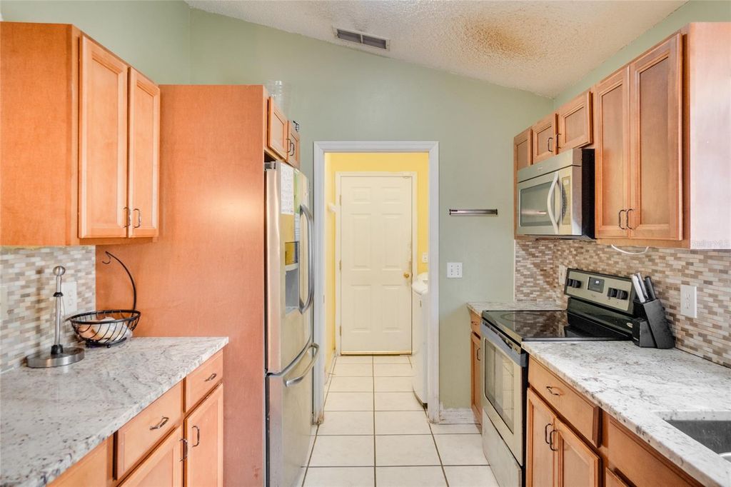 Image 6 of property listing at 220 BAY STREET, Apopka, FL 32712