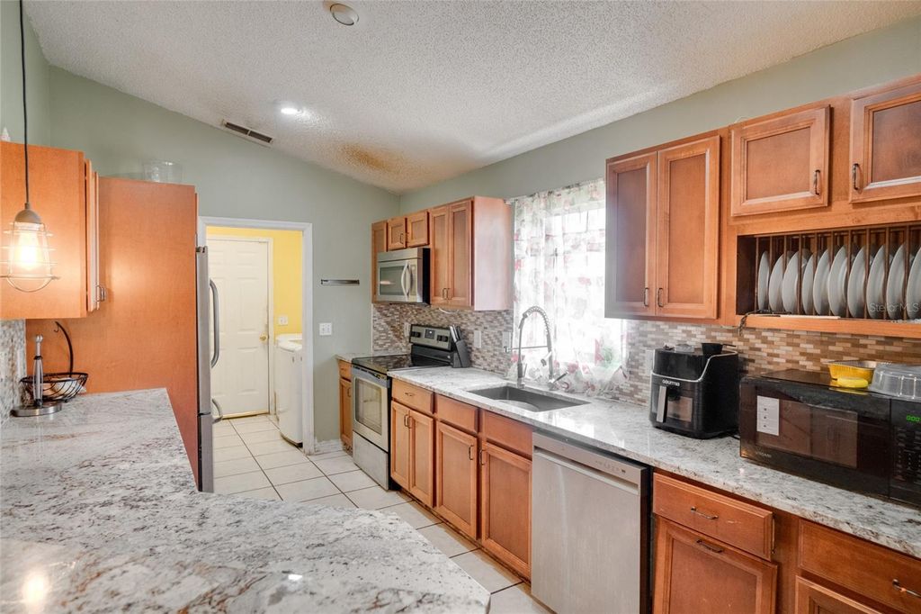 Image 7 of property listing at 220 BAY STREET, Apopka, FL 32712