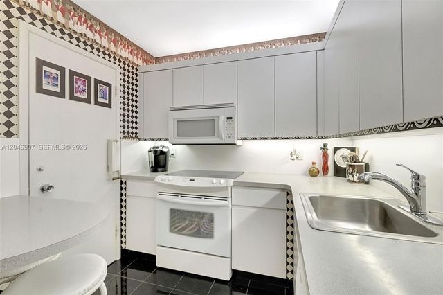 5005 Collins Ave 1224, Miami Beach, FL 33140