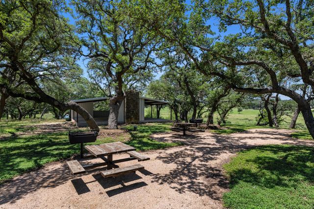 369 SW Crosswater LN, Dripping Springs, TX 78620