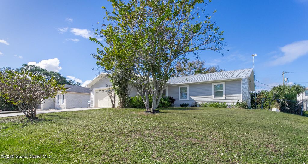 970 Tahiti Avenue SE, Palm Bay, FL 32909