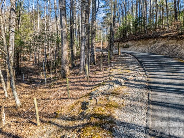 109 Justamere Lane, Hendersonville, NC 28739