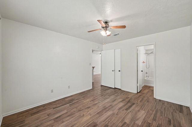 1605 Hazelwood Street B, Conroe, TX 77301