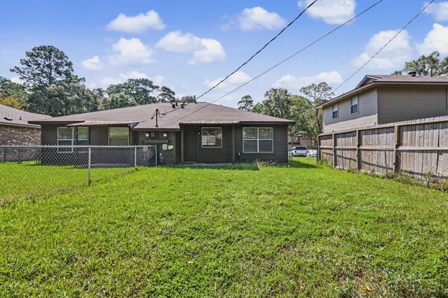 1605 Hazelwood Street B, Conroe, TX 77301