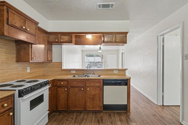 1605 Hazelwood Street B, Conroe, TX 77301