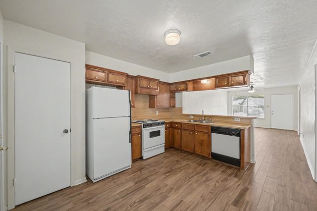 1605 Hazelwood Street B, Conroe, TX 77301