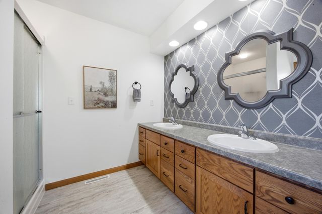 208 15th Avenue Way E, West Fargo, ND 58078