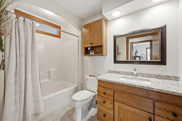 208 15th Avenue Way E, West Fargo, ND 58078