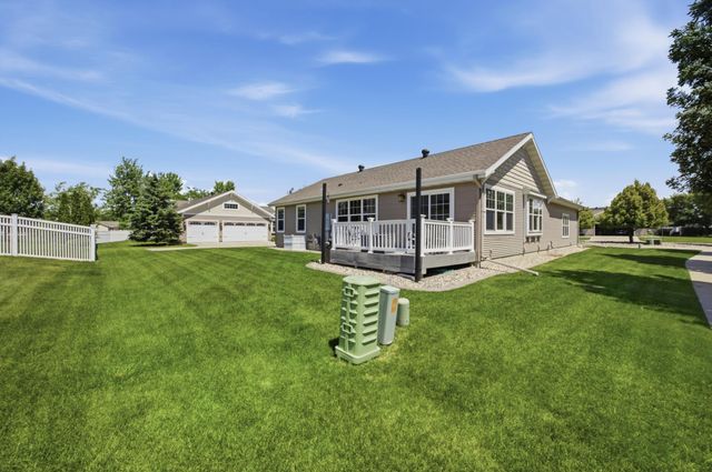 208 15th Avenue Way E, West Fargo, ND 58078