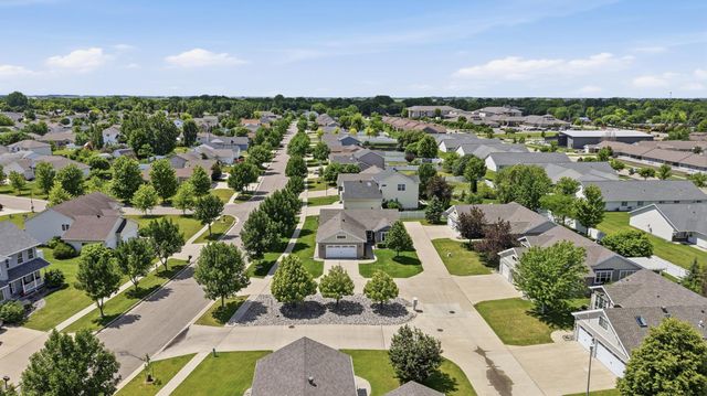 208 15th Avenue Way E, West Fargo, ND 58078