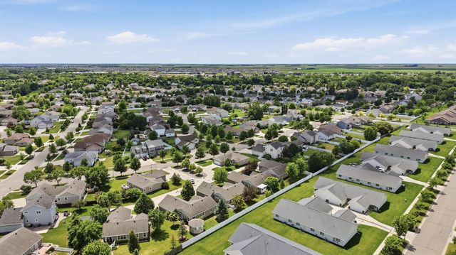 208 15th Avenue Way E, West Fargo, ND 58078