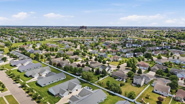 208 15th Avenue Way E, West Fargo, ND 58078