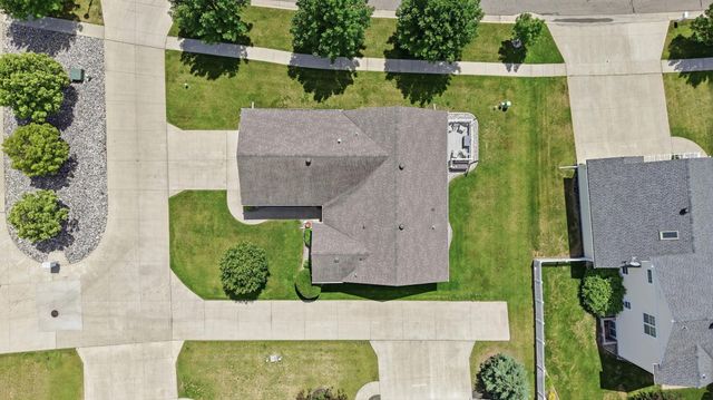 208 15th Avenue Way E, West Fargo, ND 58078