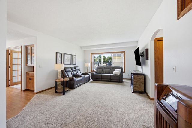 208 15th Avenue Way E, West Fargo, ND 58078