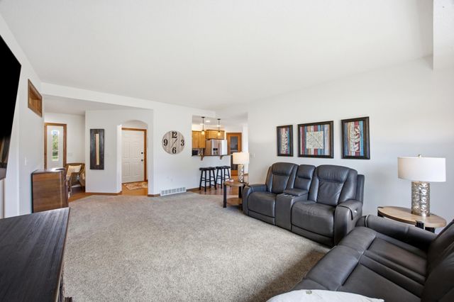 208 15th Avenue Way E, West Fargo, ND 58078