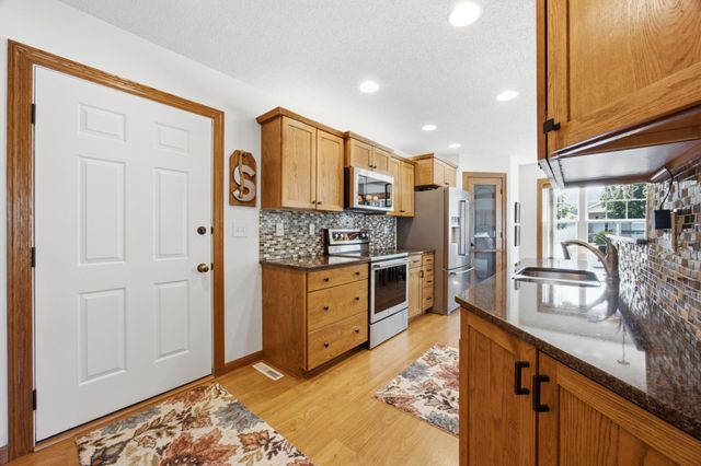 208 15th Avenue Way E, West Fargo, ND 58078