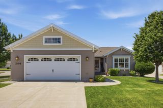 208 15th Avenue Way E, West Fargo, ND 58078