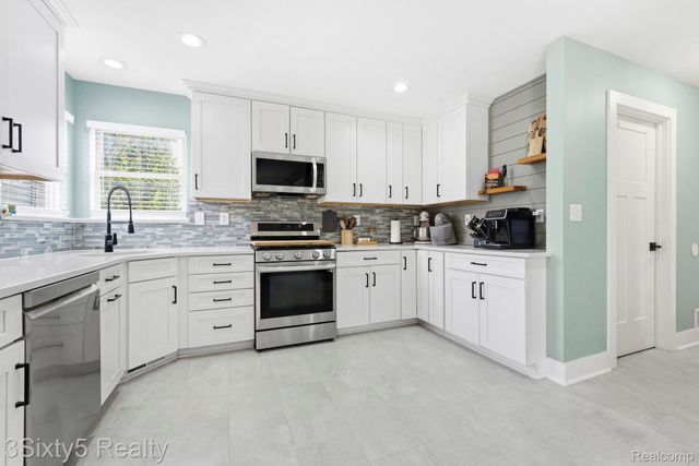 33188 Mallard Drive, Brownstown Charter Township, MI 48173