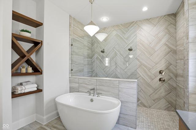 6761 Wellington Circle, Zionsville, IN 46077