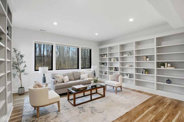 6761 Wellington Circle, Zionsville, IN 46077