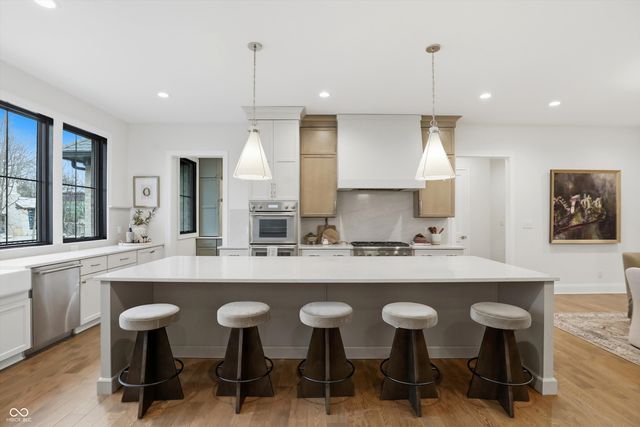 6761 Wellington Circle, Zionsville, IN 46077