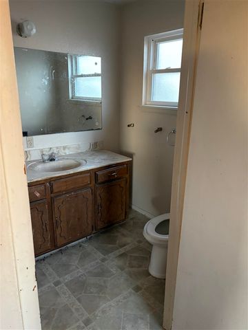 102 K St, Elgin, OK 73538