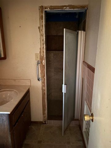 102 K St, Elgin, OK 73538