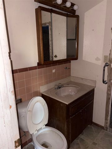 102 K St, Elgin, OK 73538