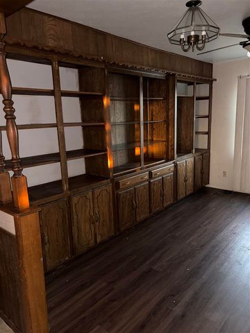 102 K St, Elgin, OK 73538