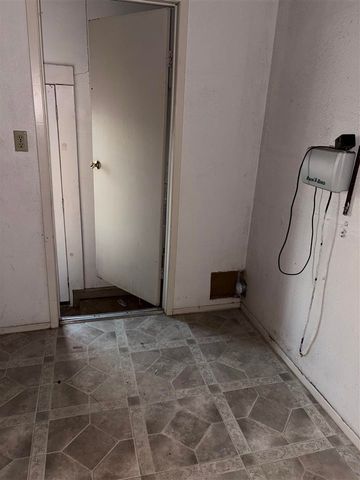 102 K St, Elgin, OK 73538