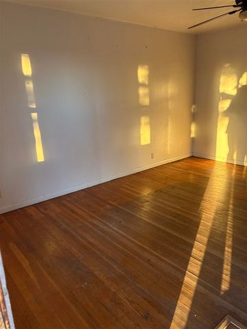 102 K St, Elgin, OK 73538