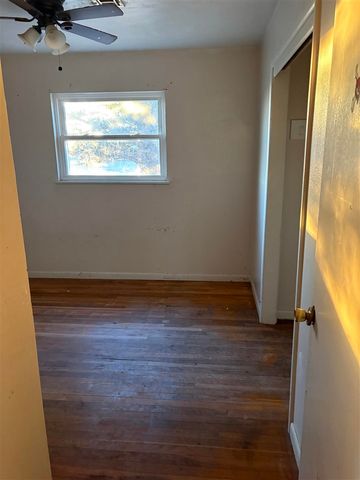 102 K St, Elgin, OK 73538