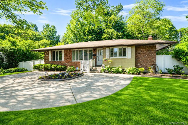 37 Coe Place, Huntington Station, NY 11746