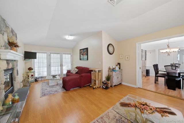37 Coe Place, Huntington Station, NY 11746