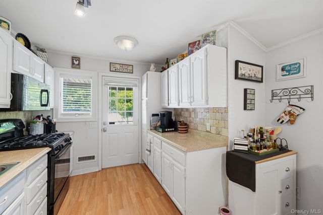 37 Coe Place, Huntington Station, NY 11746