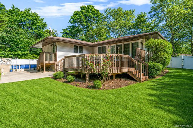 37 Coe Place, Huntington Station, NY 11746